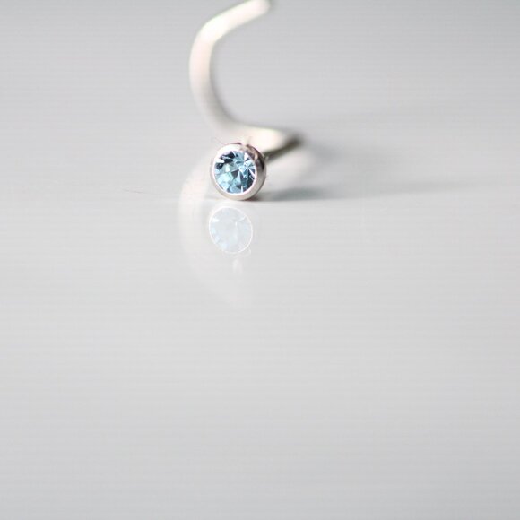Crystal celest Corkscrew nose piercing 20 gauge New - Picture 1 of 3